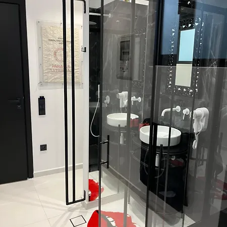 Artrock Experience - Pop Loft Gallery - 24mq - Hermoupoli * エルムポリ