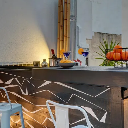 Pop Loft Gallery 24mq * Ermoupoli